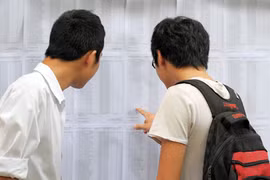 Các trường hồi hộp chờ điểm sàn công bố