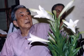 Tố Hữu - người “gây mật ngọt cho đời”