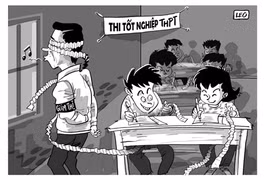 Giám thị ném “phao thi” 