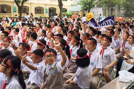 Tiểu học chấm dứt khen "nhân bản"
