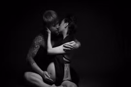 Vũ Duy Khánh khoe ảnh vợ mang bầu