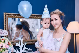 Maya tổ chức tiệc "màu xanh" mừng tuổi mới cho con gái