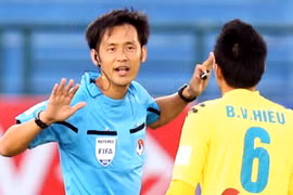 Trọng tài chính trận Việt Nam - Malaysia từng cầm còi V-League