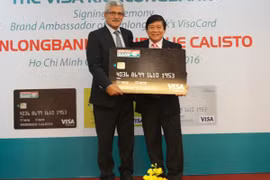 HLV Calisto làm đại sứ cho ngân hàng