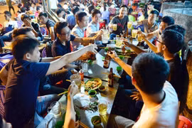 Dồn sức kiểm soát tác hại của lạm dụng rượu bia