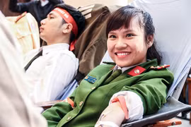 Tuổi trẻ Công an Thủ đô rạng ngời tham gia hiến máu cứu người