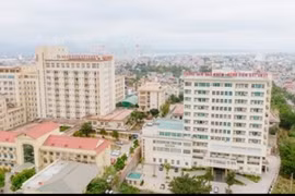 Chém trọng thương 4 người thân rồi lên tầng 10 của bệnh viện tự tử