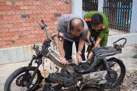 Xe máy lại bốc cháy khi đang chạy