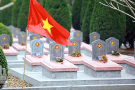 Hàng nghìn người tri ân anh linh các anh hùng liệt sỹ