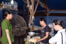 Cận cảnh cơ sở sản xuất bánh không phép, sử dụng nguyên liệu quá hạn
