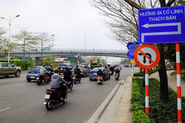Điều chỉnh giao thông nút Cổ Linh- Đàm Quang Trung để hạn chế ùn tắc
