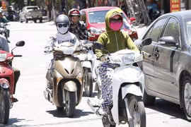 Bắc bộ nắng nóng đỉnh điểm 37 độ C trước khi đón mưa giông lớn từ chiều tối mai