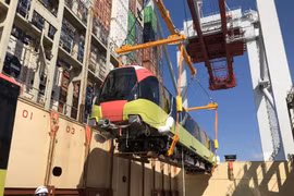 Cận cảnh quá trình vận chuyển đoàn tàu đầu tiên tuyến metro Nhổn- Ga Hà Nội tại cảng Dunkirk