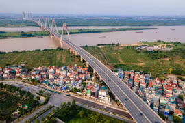 Cấm toàn bộ phương tiện lưu thông trên cầu Nhật Tân về ban đêm 