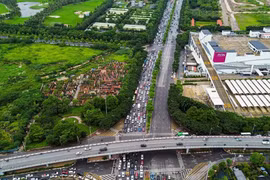 Cấm các phương tiện rẽ trái từ cầu Vĩnh Tuy vào đường Cổ Linh 