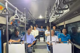 Mở tuyến buýt 20ATC kết nối xã đảo Minh Châu với trung tâm Hà Nội