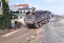 Điểm mặt một loạt tuyến đường có xe quá tải hoạt động rầm rộ, công khai