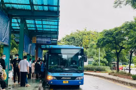 Xe buýt Hà Nội chạy xuyên Tết Giáp Thìn