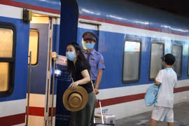 Một trẻ sơ sinh bị bỏ rơi ở bậc lên xuống tàu SE1