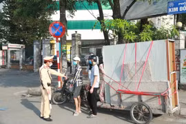  Vận động thương binh, người khuyết tật chuyển đổi xe ba bánh 