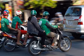 Xe công nghệ phụ thu 10-15 nghìn đồng/chuyến xe trong bảy ngày Tết