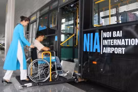 Nhân viên hàng không phục vụ mặt đất phát ngôn “đại hội xe lăn” bị đình chỉ công việc