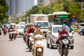 Nền nhiệt Hà Nội cao nhất khu vực Bắc bộ, nắng chỉ giảm nhẹ từ giữa tuần