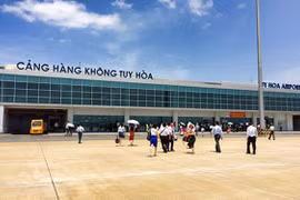 Tạm đóng cửa một loạt sân bay ở miền Trung và miền Nam do bão số 12