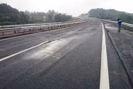 Nứt cao tốc Nội Bài- Lào Cai dài tới 73m là bất thường