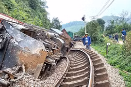 Tai nạn đường sắt tăng đột biến, đề nghị xử nghiêm hành vi cố tình vượt rào chắn