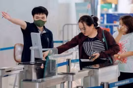 Đồng loạt thí điểm sử dụng tài khoản định danh mức độ 2 làm thủ tục lên tàu bay 