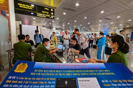 Vì sao sân bay Tân Sơn Nhất chưa sử dụng tài khoản định danh điện tử làm thủ tục lên tàu bay?