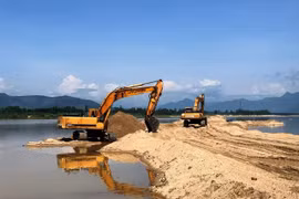 Đấu giá khai thác mỏ cát nhiều bất thường, bỏ giá cao ngất rồi bỏ cọc