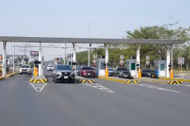 Nhiều lái xe phản ánh thu phí không dừng sân bay Nội Bài vẫn tậm tịt