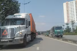 Xe quá tải tái xuất, hoành hành trên nhiều tuyến đường Hà Nội
