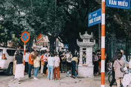 Xe máy được phép lưu thông 2 chiều trên phố Quốc Tử Giám