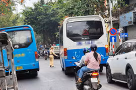 Từ 1-3: Thí điểm cấm toàn bộ ô tô từ 16 chỗ đi vào khu vực hồ Hoàn Kiếm, phố cổ