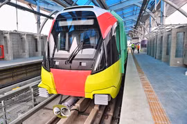 Đường sắt Nhổn-Ga Hà Nội đóng điện ray thứ 3, chuẩn bị chạy thử nghiệm đoạn trên cao