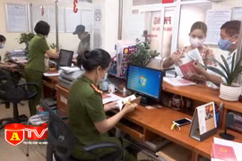 Công an quận Hoàn Kiếm đẩy nhanh tiến độ thu thập dữ liệu dân cư