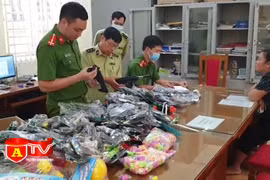 Hà Nội: Thu giữ lượng lớn đồ chơi bạo lực, nguy hiểm