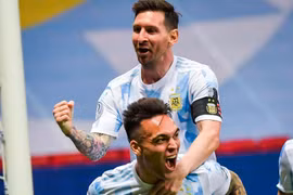 Messi cùng Argentina vào chung kết 'thượng đỉnh' với Brazil