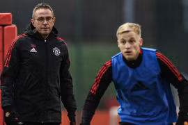 Ralf Rangnick chỉ đạo MU buổi đầu tiên trên sân tập