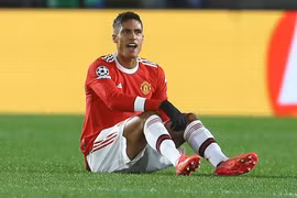 M.U nhận tin 'sét đánh' về trung vệ Varane