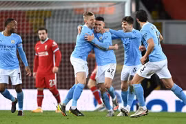 Đè bẹp Liverpool, Man City bỏ xa M.U 5 điểm