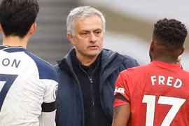 Thua ngược M.U, Mourinho nếm trải mùa giải 'đen tối' nhất sự nghiệp