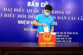 Nhiều tuyển thủ bóng đá quốc gia Việt Nam tự hào lần đầu đi bầu cử tại Hà Nội