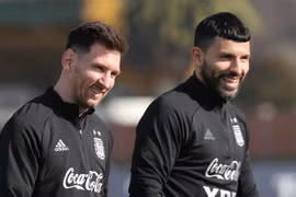 Cảm thấy 'bị lừa' trong vụ Messi, Aguero đòi rời Barca lập tức