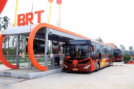 Hà Nội: Xe buýt nhanh BRT chưa có đường để chạy