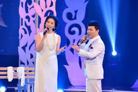 Quang Linh - Lệ Quyên tình tứ, ngọt ngào trên sân khấu