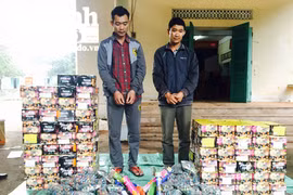 Khởi tố vụ án vận chuyển 12.000 quả pháo từ Lào về Việt Nam tiêu thụ
